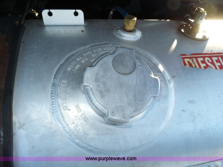 image for item J8798 2005 Freightliner Columbia semi truck