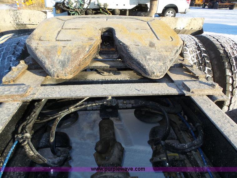 image for item J8798 2005 Freightliner Columbia semi truck