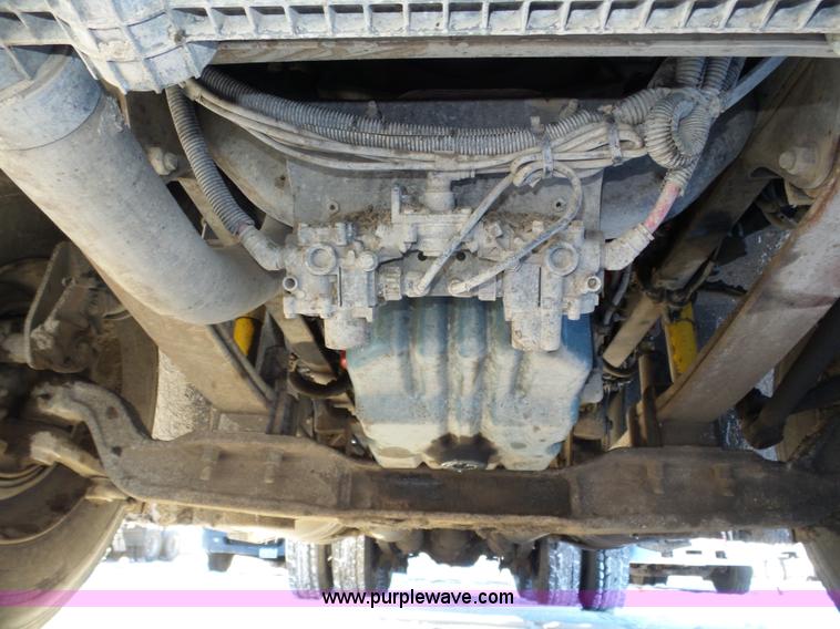 image for item J8798 2005 Freightliner Columbia semi truck