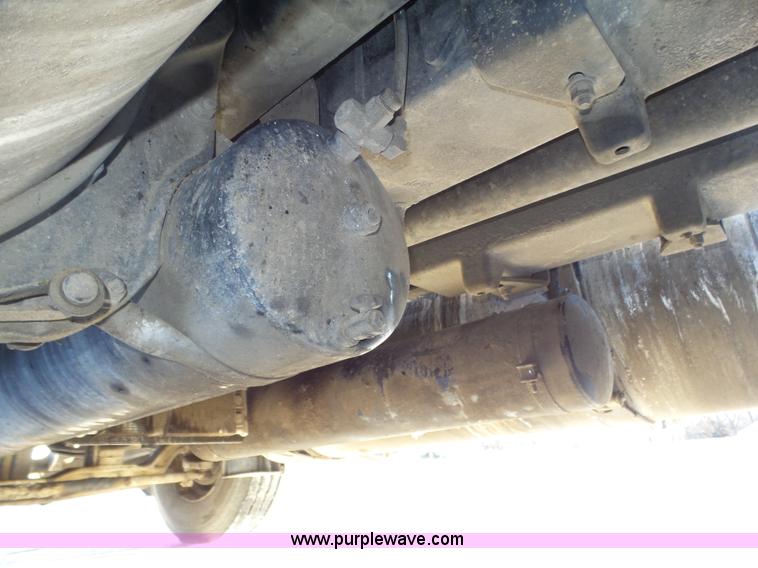 image for item J8798 2005 Freightliner Columbia semi truck