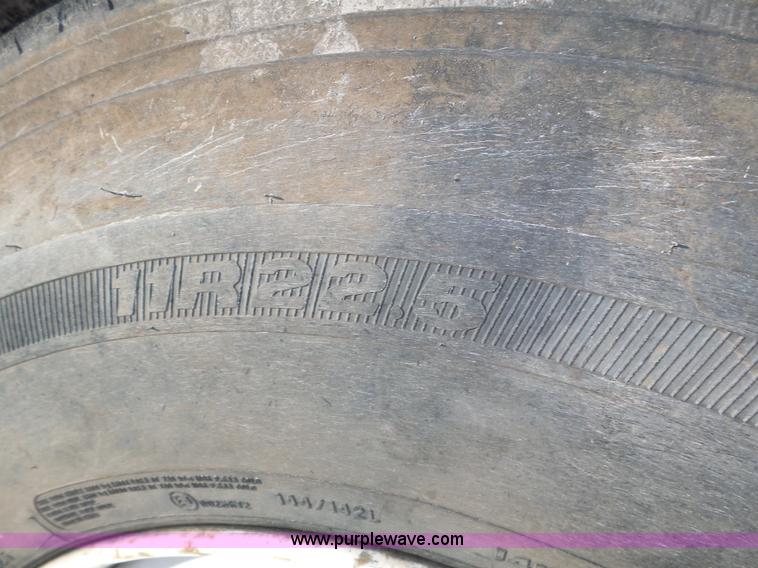 image for item J8798 2005 Freightliner Columbia semi truck