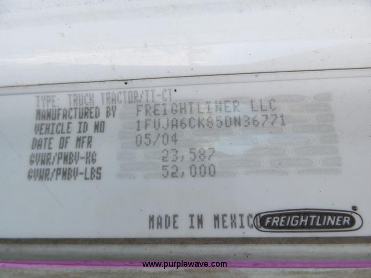 image for item J8798 2005 Freightliner Columbia semi truck