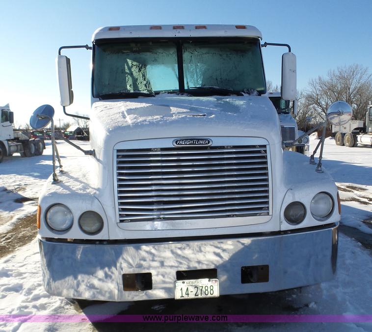 image for item J8799 2000 Freightliner Century Class semi truck