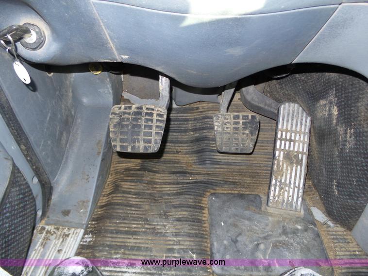 image for item J8799 2000 Freightliner Century Class semi truck