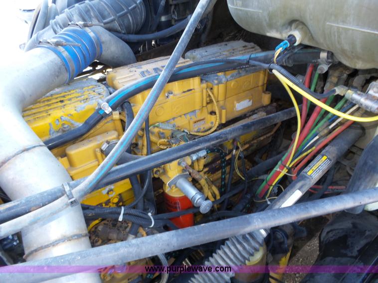 image for item J8799 2000 Freightliner Century Class semi truck