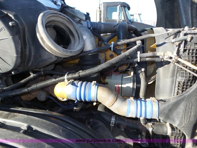 image for item J8799 2000 Freightliner Century Class semi truck