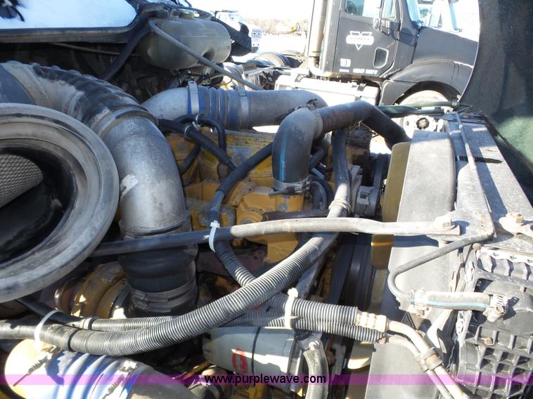 image for item J8799 2000 Freightliner Century Class semi truck