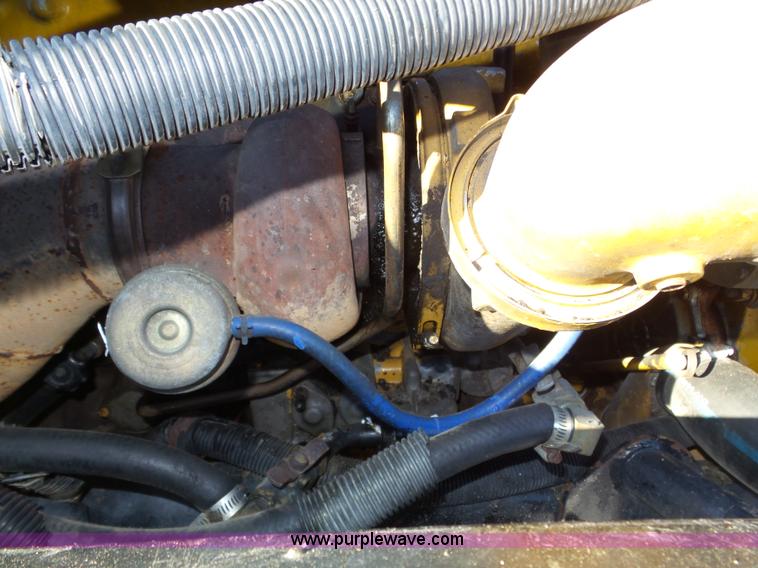 image for item J8799 2000 Freightliner Century Class semi truck