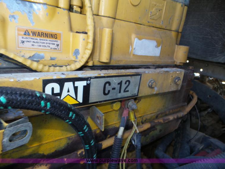 image for item J8799 2000 Freightliner Century Class semi truck