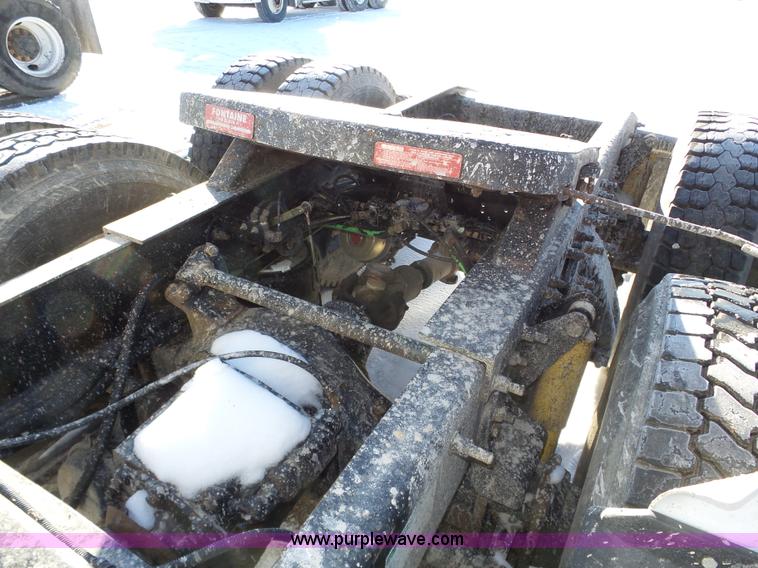 image for item J8799 2000 Freightliner Century Class semi truck