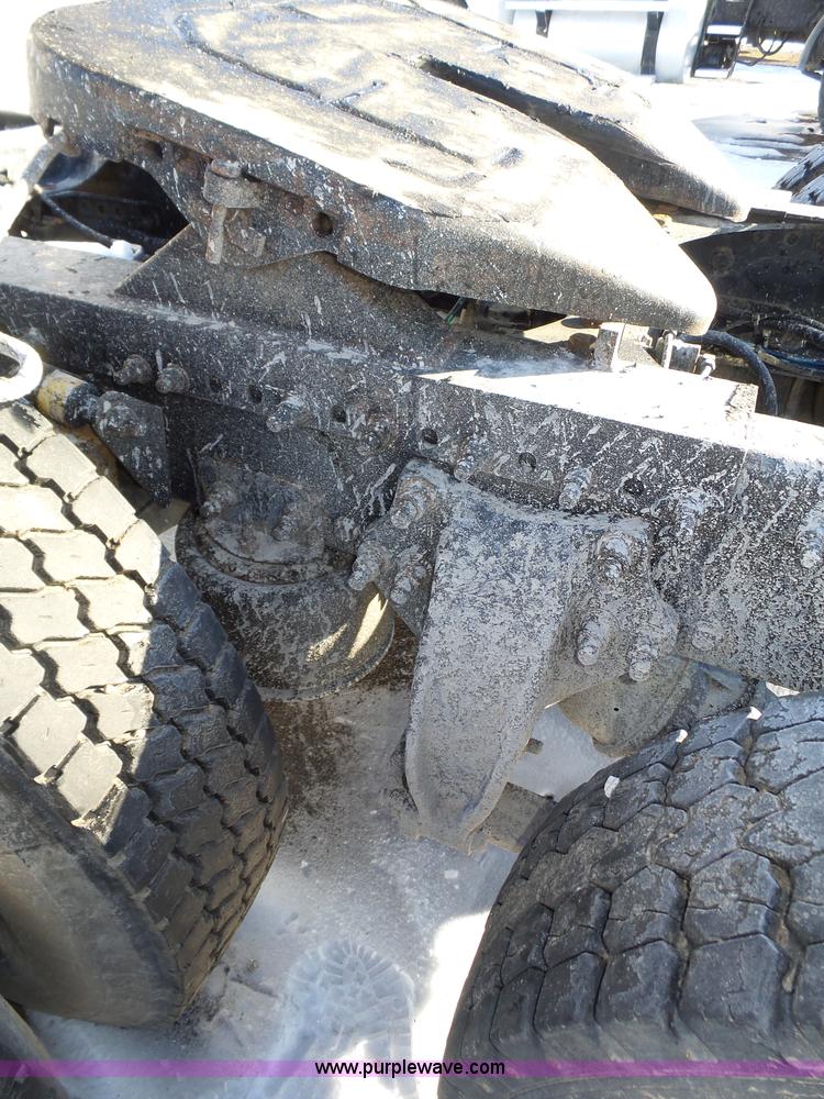 image for item J8799 2000 Freightliner Century Class semi truck