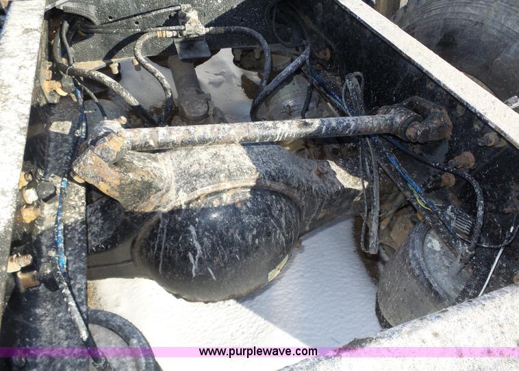 image for item J8799 2000 Freightliner Century Class semi truck