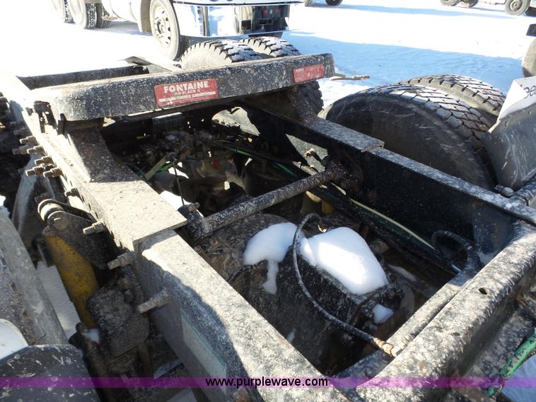 image for item J8799 2000 Freightliner Century Class semi truck