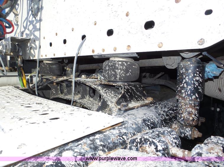 image for item J8799 2000 Freightliner Century Class semi truck