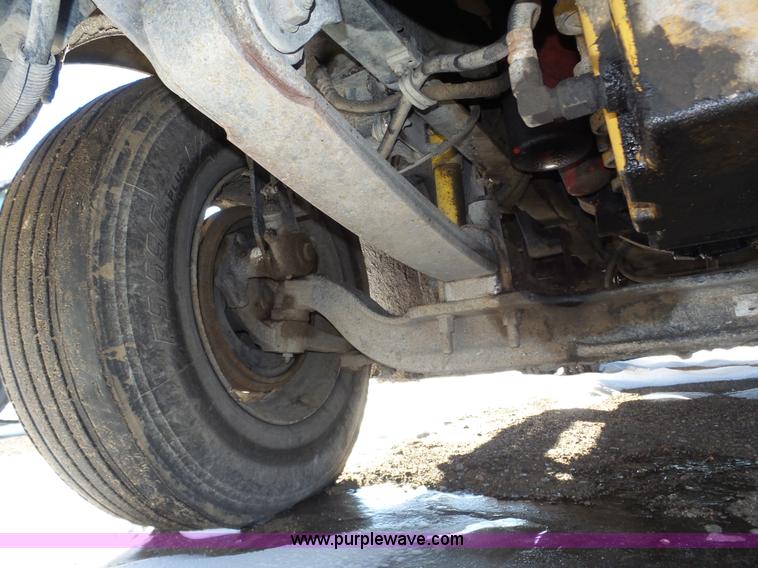 image for item J8799 2000 Freightliner Century Class semi truck