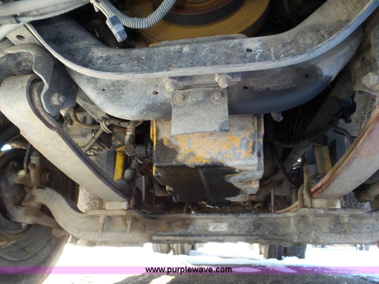 image for item J8799 2000 Freightliner Century Class semi truck