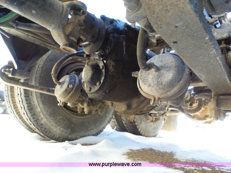 image for item J8799 2000 Freightliner Century Class semi truck