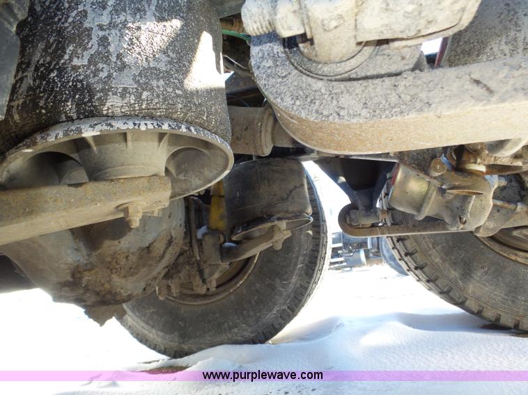 image for item J8799 2000 Freightliner Century Class semi truck