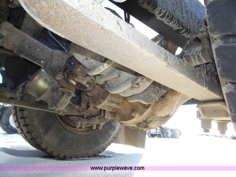 image for item J8799 2000 Freightliner Century Class semi truck