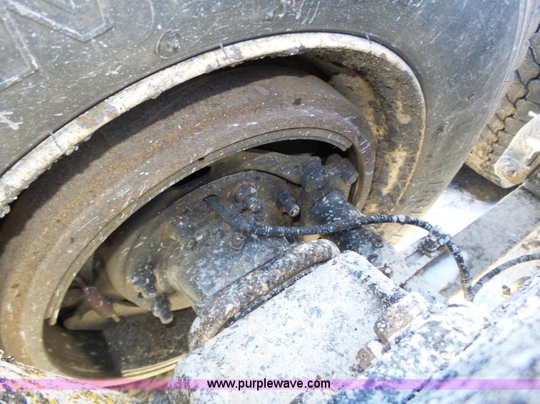 image for item J8799 2000 Freightliner Century Class semi truck