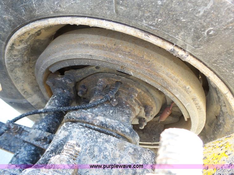 image for item J8799 2000 Freightliner Century Class semi truck