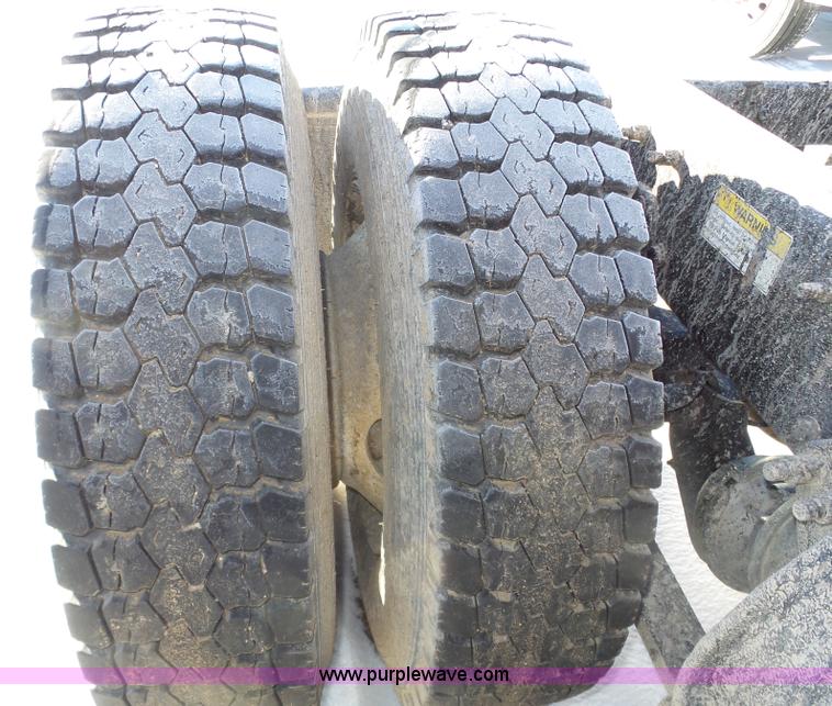 image for item J8799 2000 Freightliner Century Class semi truck