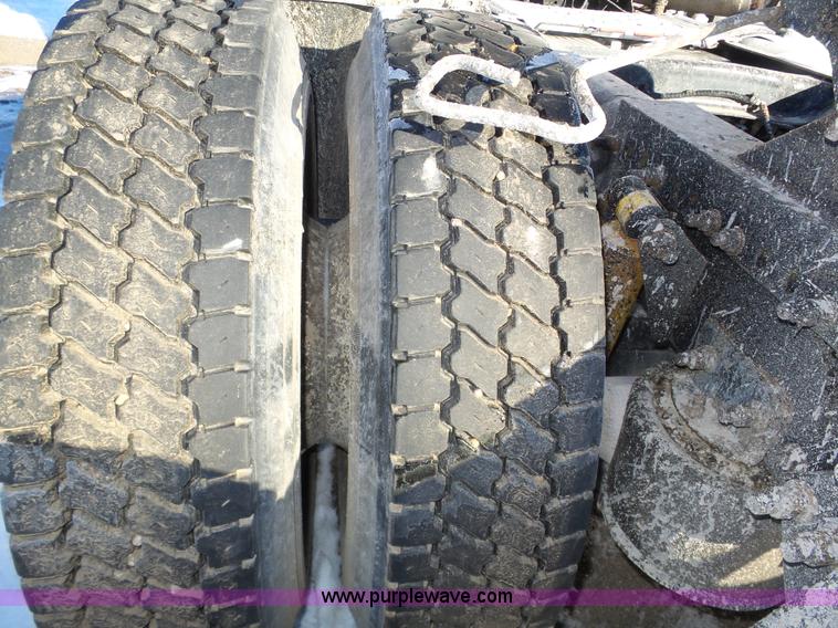 image for item J8799 2000 Freightliner Century Class semi truck