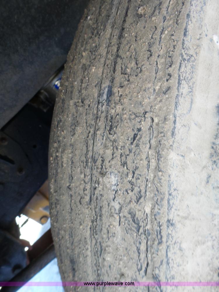 image for item J8799 2000 Freightliner Century Class semi truck