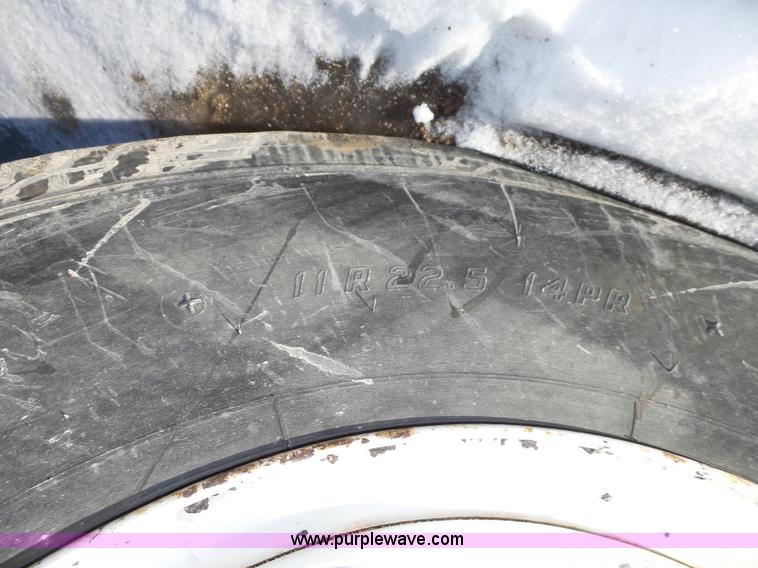 image for item J8799 2000 Freightliner Century Class semi truck