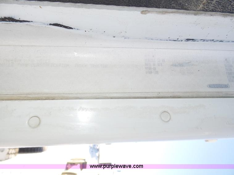 image for item J8799 2000 Freightliner Century Class semi truck