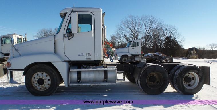 image for item J8800 2000 Freightliner Century Class semi truck