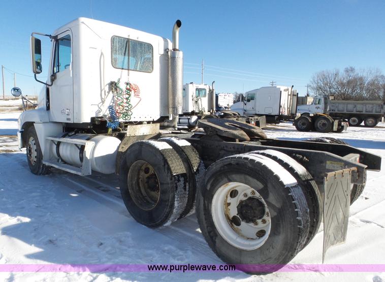 image for item J8800 2000 Freightliner Century Class semi truck