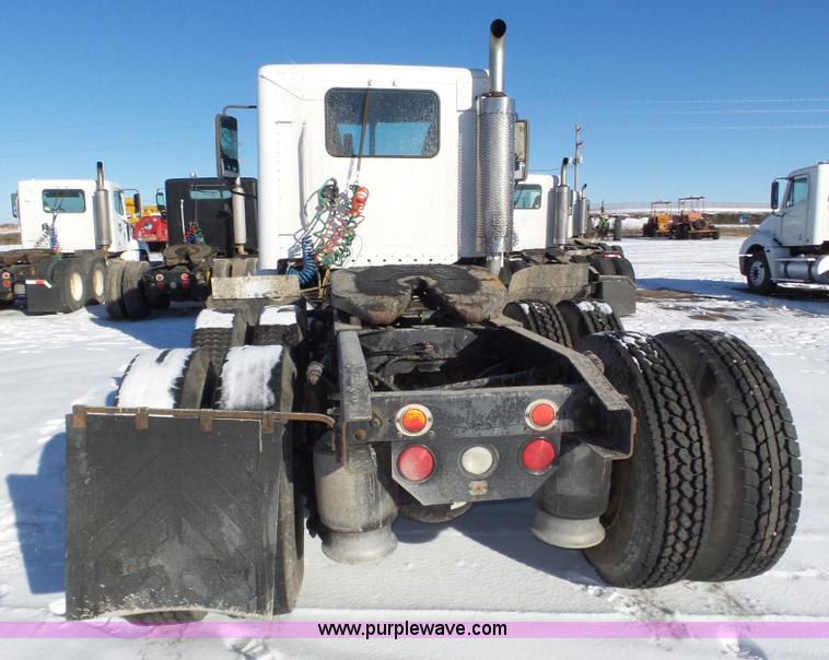 image for item J8800 2000 Freightliner Century Class semi truck