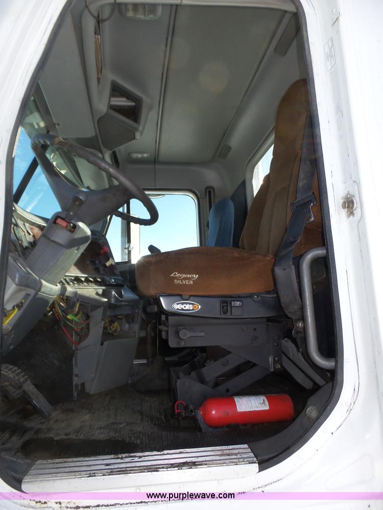 image for item J8800 2000 Freightliner Century Class semi truck