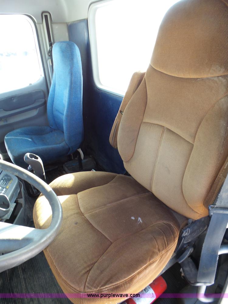 image for item J8800 2000 Freightliner Century Class semi truck