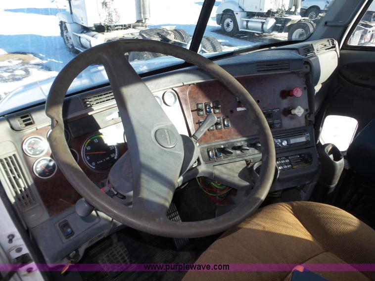 image for item J8800 2000 Freightliner Century Class semi truck