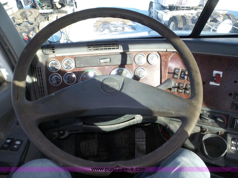 image for item J8800 2000 Freightliner Century Class semi truck