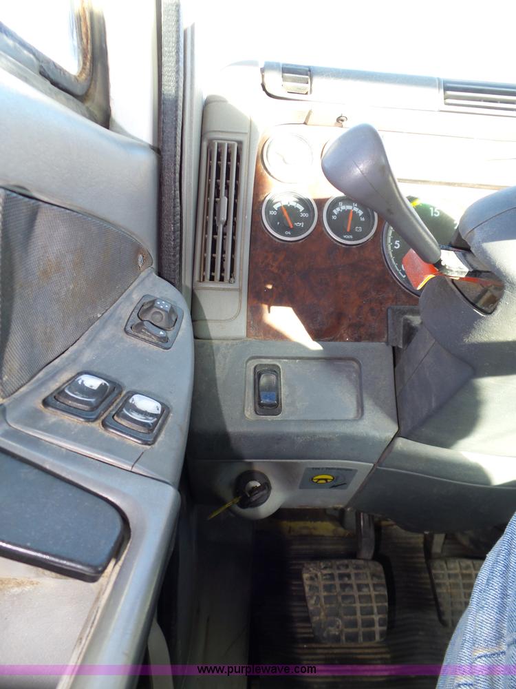 image for item J8800 2000 Freightliner Century Class semi truck