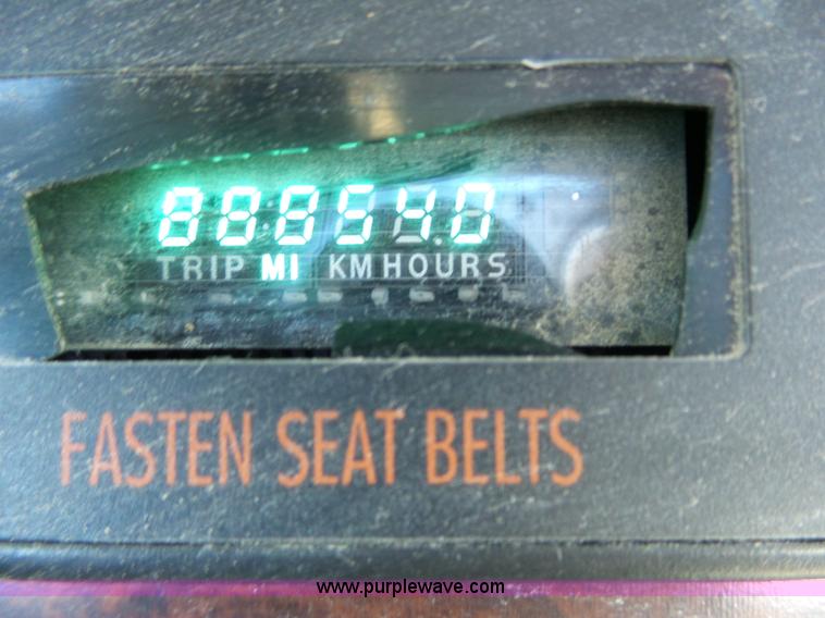 image for item J8800 2000 Freightliner Century Class semi truck