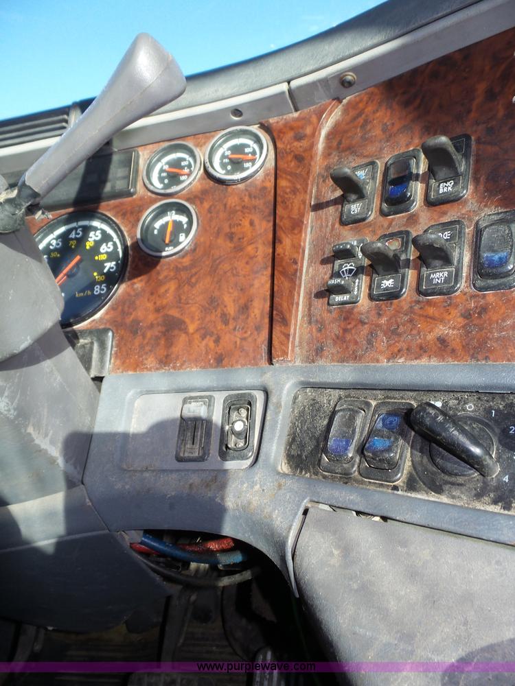 image for item J8800 2000 Freightliner Century Class semi truck