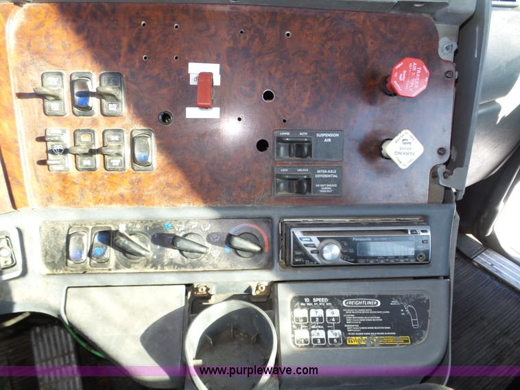 image for item J8800 2000 Freightliner Century Class semi truck