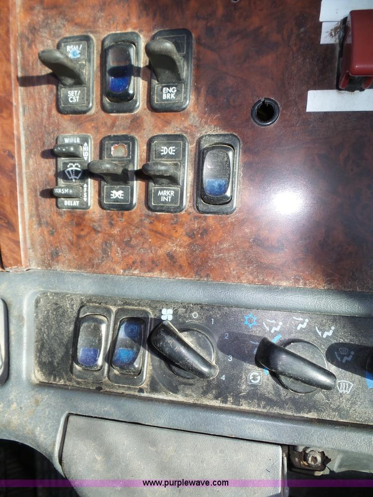 image for item J8800 2000 Freightliner Century Class semi truck