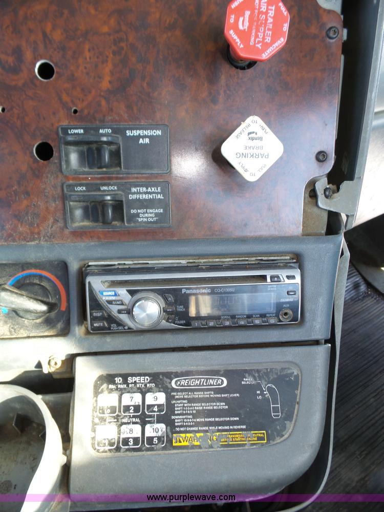 image for item J8800 2000 Freightliner Century Class semi truck