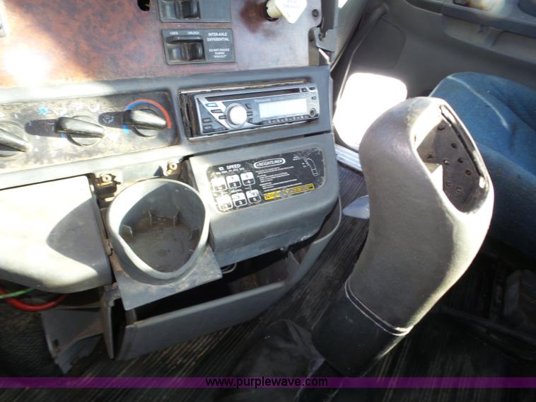 image for item J8800 2000 Freightliner Century Class semi truck