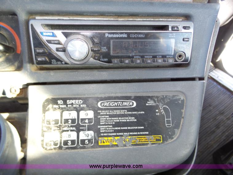 image for item J8800 2000 Freightliner Century Class semi truck