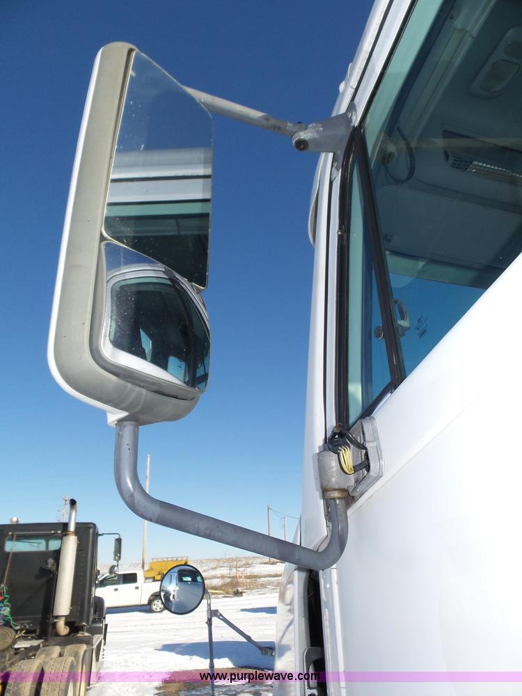 image for item J8800 2000 Freightliner Century Class semi truck