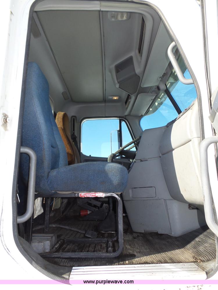 image for item J8800 2000 Freightliner Century Class semi truck