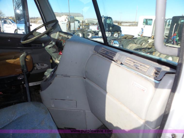 image for item J8800 2000 Freightliner Century Class semi truck