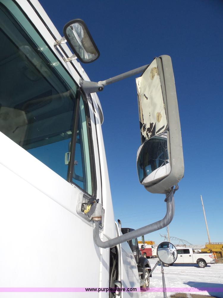 image for item J8800 2000 Freightliner Century Class semi truck