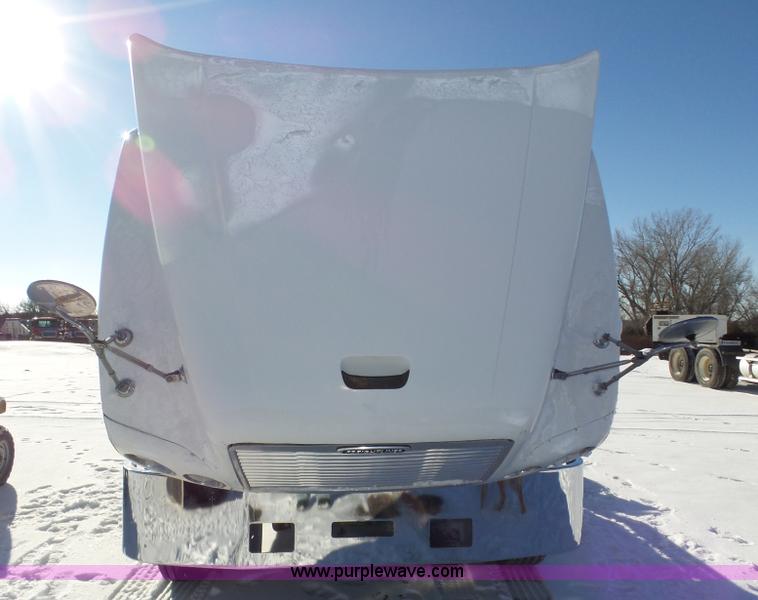 image for item J8800 2000 Freightliner Century Class semi truck